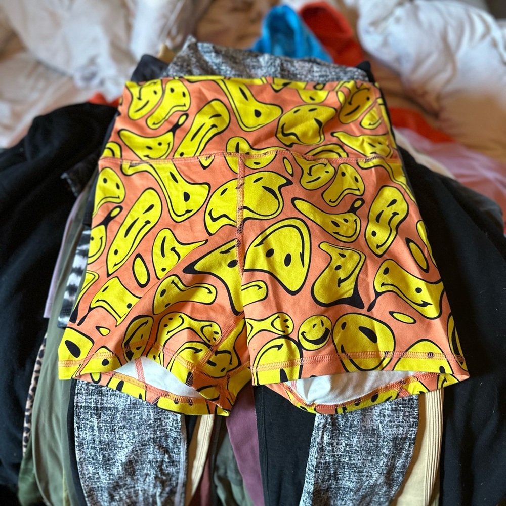 FLeo shorts size medium